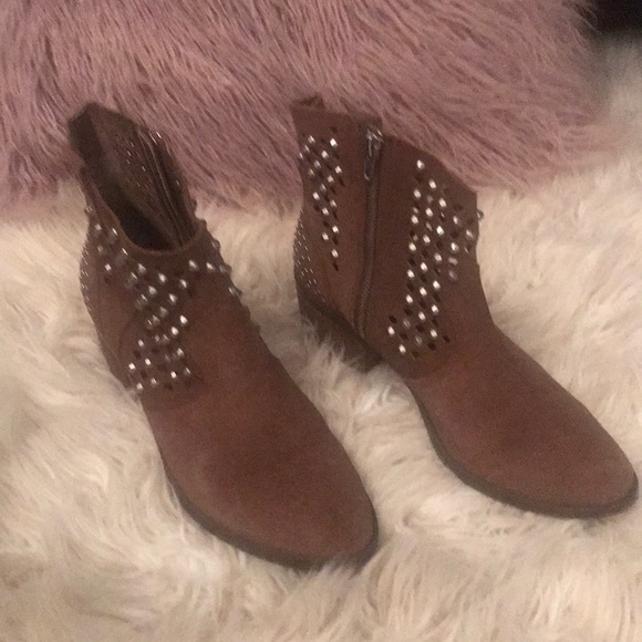 Steve Madden tan suede studded boot - Picture 2 of 5